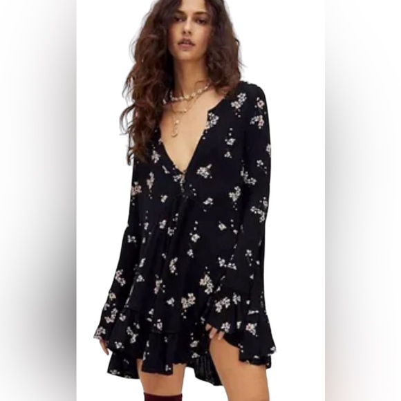 Free People Dresses & Skirts - NWT Free People Olivia Floral Mini Dress Black/Cream V-neck Sz S Ptp 21”